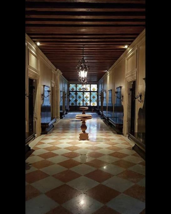 Open Space A Fra Architettura E Pittura, Fra Moderno E Antico Apartamento