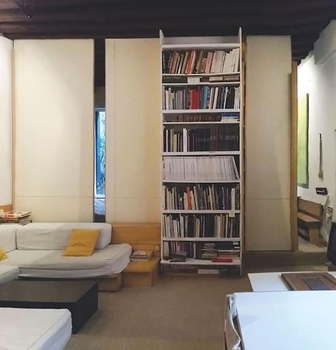Open Space A Fra Architettura E Pittura, Fra Moderno E Antico Apartamento *